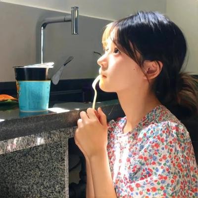 在咖啡冷掉之前